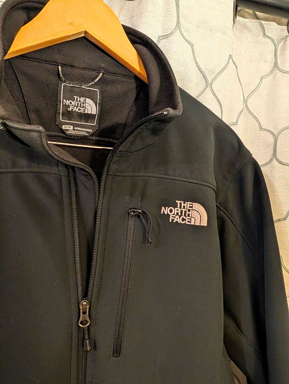 The North Face Men’s Black Softshell Full Zip Jacket w/ Pockets Size M